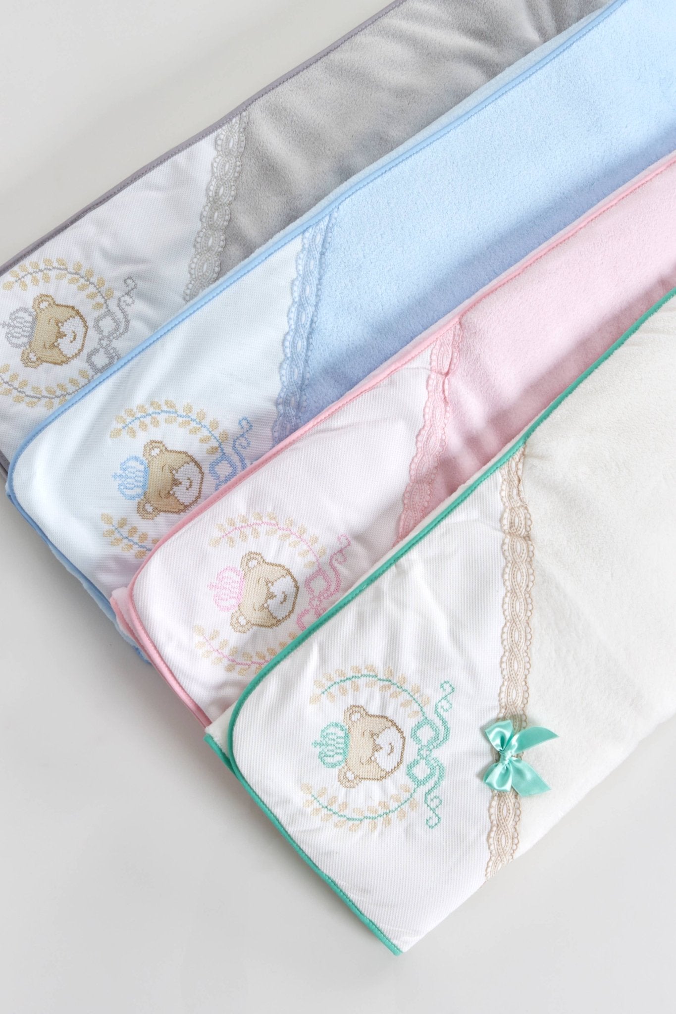 Manta polar con punto de cruz - MINI MUNDO